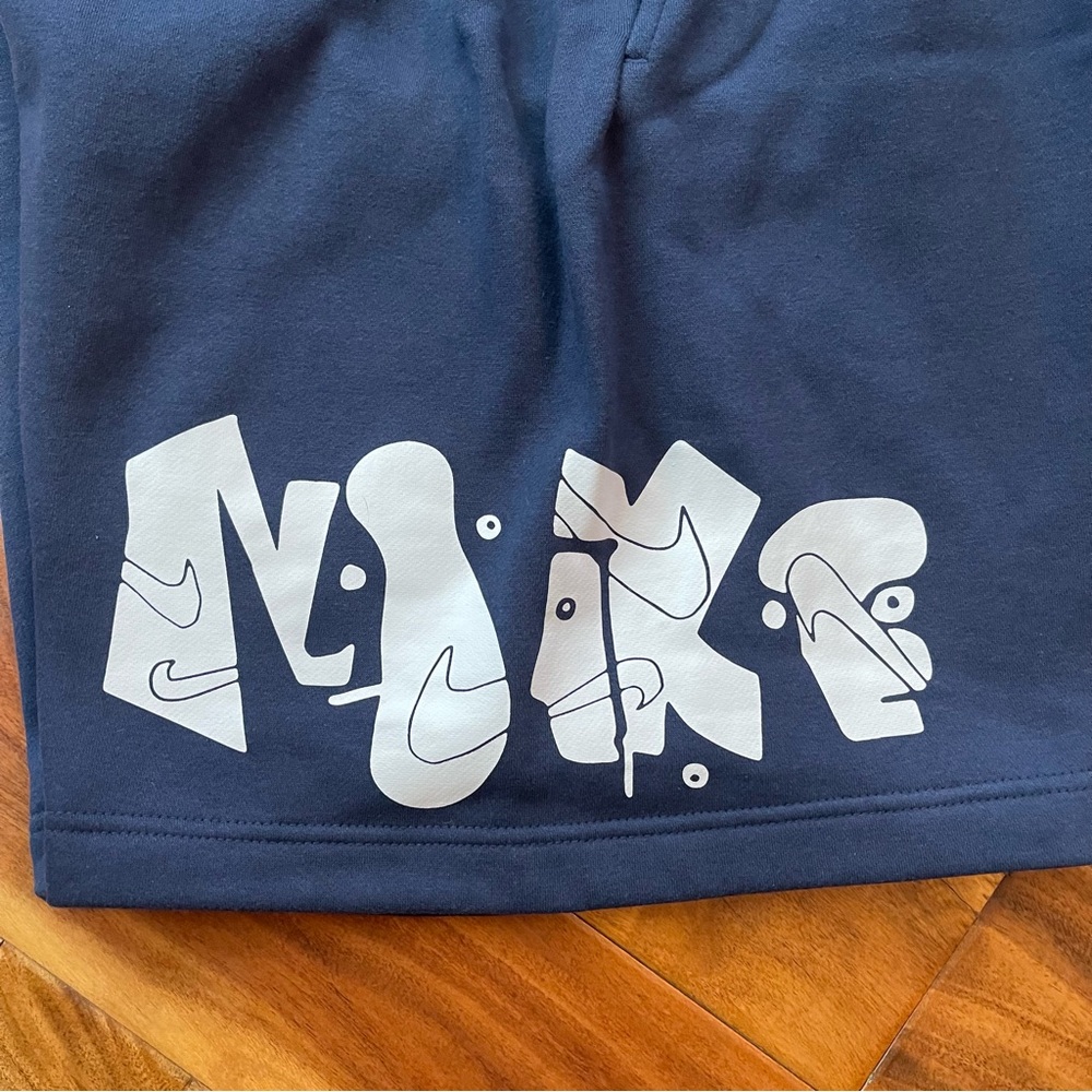 NWT Nike Men's Graphic Club Fleece Shorts - Picture 2 of 13